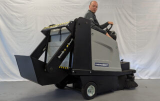 Kehrsaugmaschine mit Hochentleerung SWEEPERLINE Kehrsaugmaschine mit Hochentleerung SWEEPERLINE